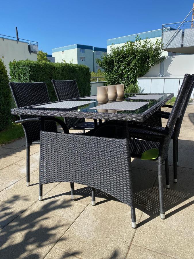 3 Zimmer Apartment In S-Bahn Naehe, 76 Qm, Max 5 Pers, 30Qm Dachterasse, Garage, Internet 1000 Mbit Gärtringen Exteriör bild