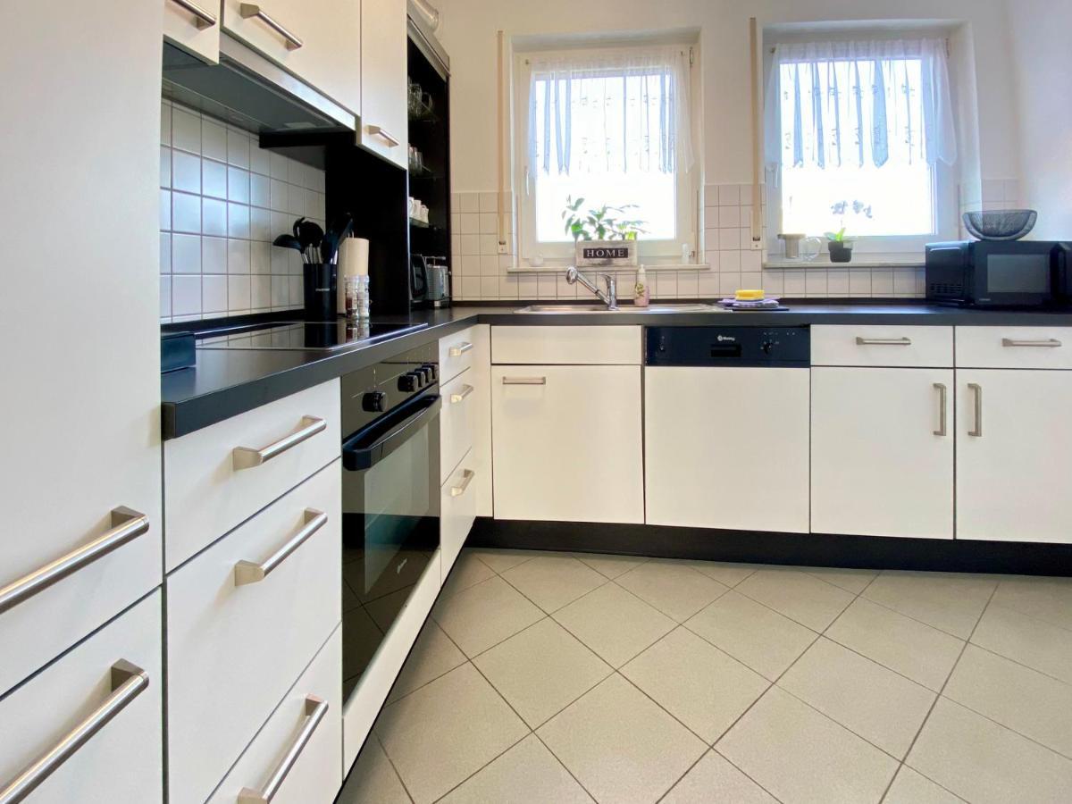 3 Zimmer Apartment In S-Bahn Naehe, 76 Qm, Max 5 Pers, 30Qm Dachterasse, Garage, Internet 1000 Mbit Gärtringen Exteriör bild