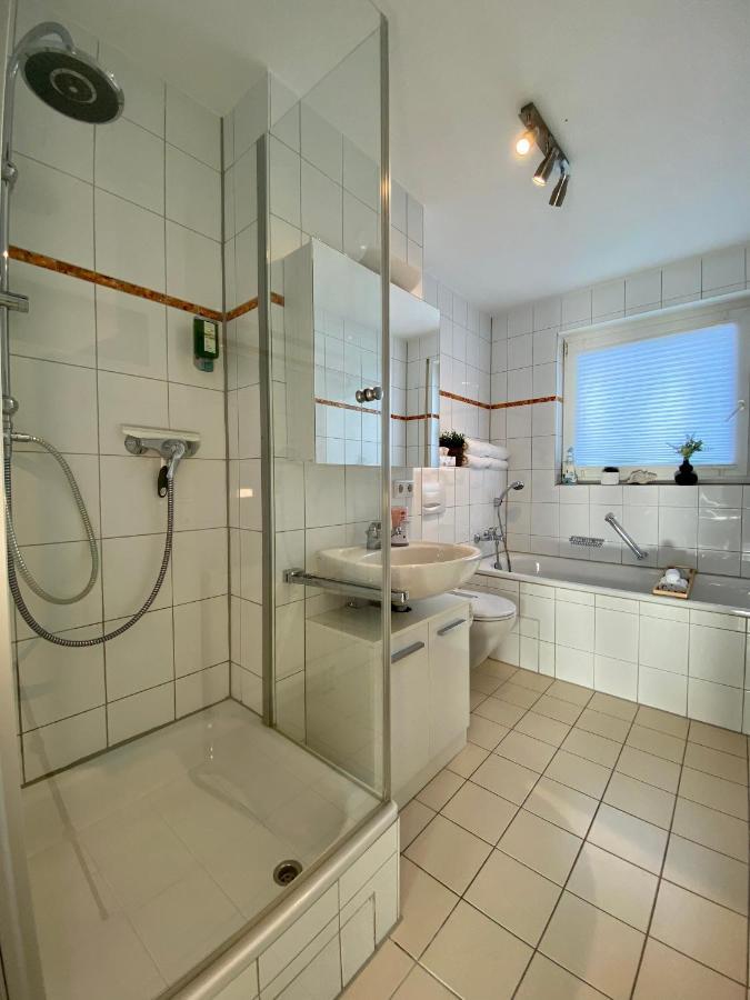 3 Zimmer Apartment In S-Bahn Naehe, 76 Qm, Max 5 Pers, 30Qm Dachterasse, Garage, Internet 1000 Mbit Gärtringen Exteriör bild