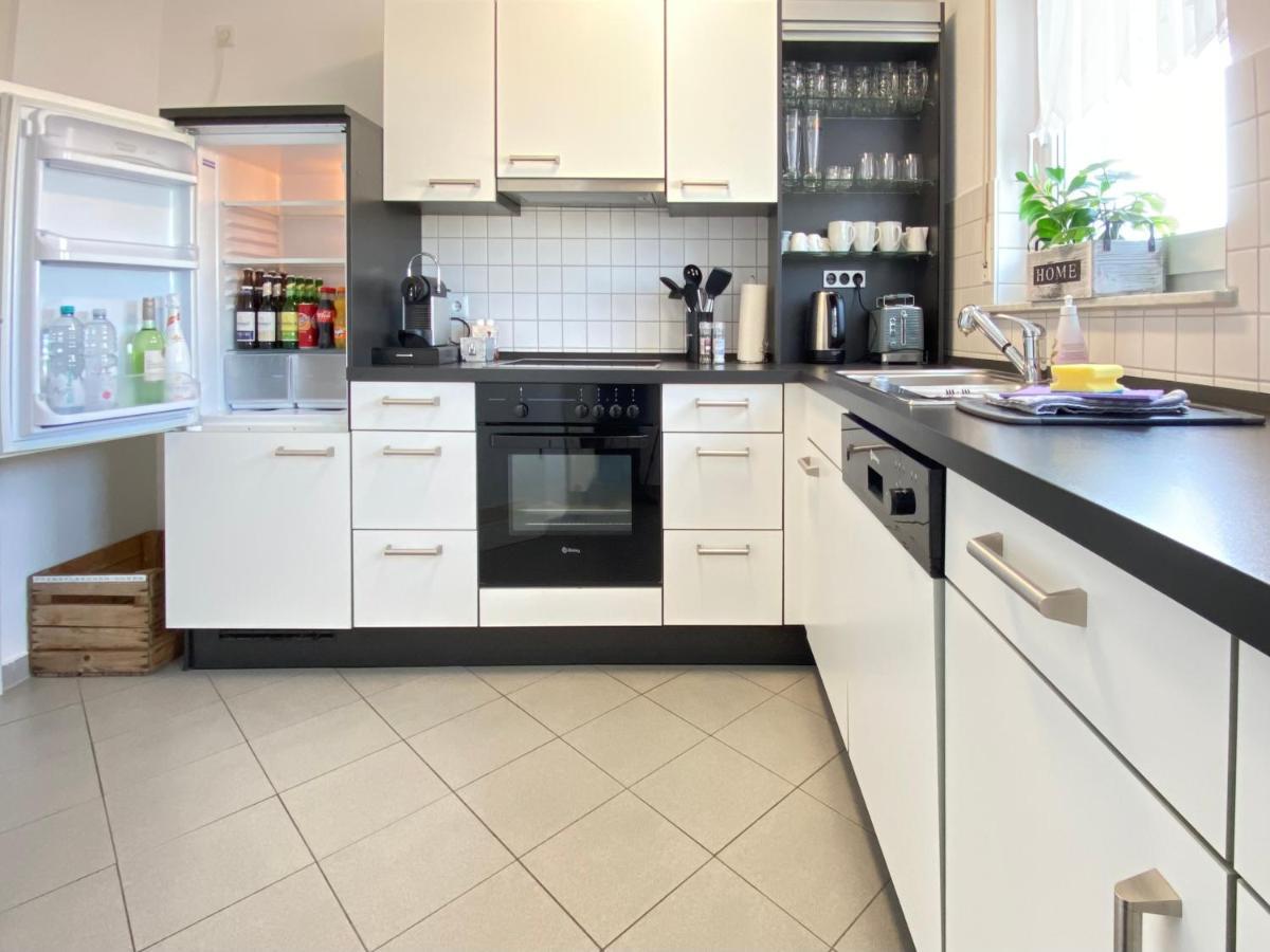 3 Zimmer Apartment In S-Bahn Naehe, 76 Qm, Max 5 Pers, 30Qm Dachterasse, Garage, Internet 1000 Mbit Gärtringen Exteriör bild
