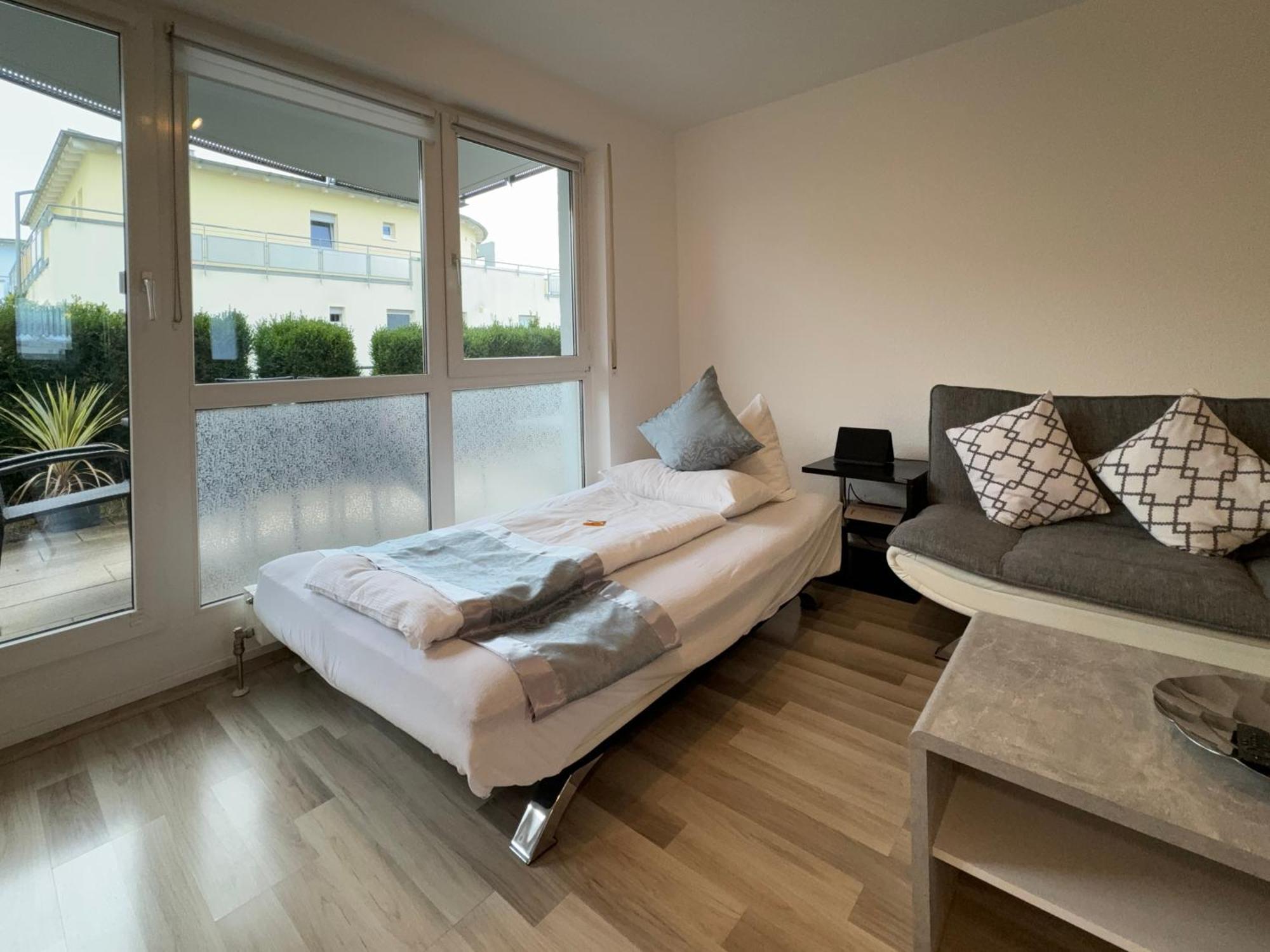 3 Zimmer Apartment In S-Bahn Naehe, 76 Qm, Max 5 Pers, 30Qm Dachterasse, Garage, Internet 1000 Mbit Gärtringen Exteriör bild